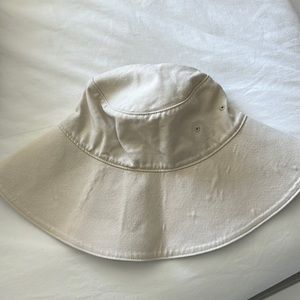 Uniqlo ines idlf bucket hat